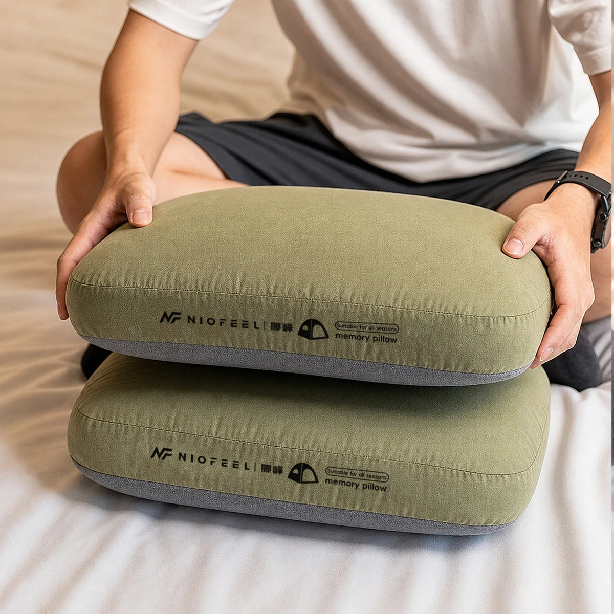 Oreiller Cervical de Voyage en Mousse à Mémoire de Forme – Pliable dans Pochette de Rangement & Housse à Zip Lavable
