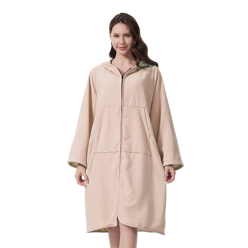 Hooded Microfiber Bathrobe – Zipper, Pockets, and Quick-Drying